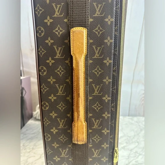 Louis Vuitton Luggage - Picture 5 of 15